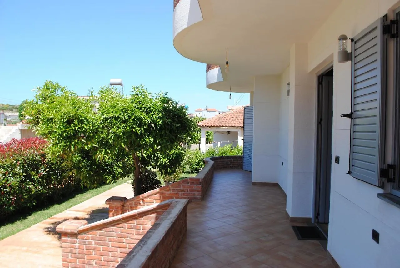 Vila Dezi 0*, Ksamil Albania